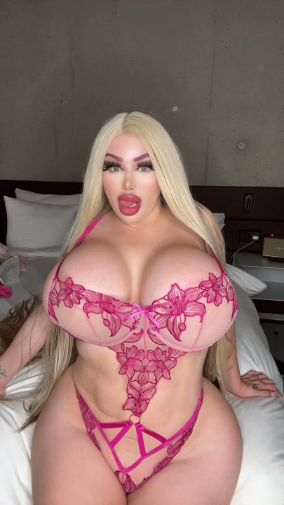 Chica tetona en bikini
