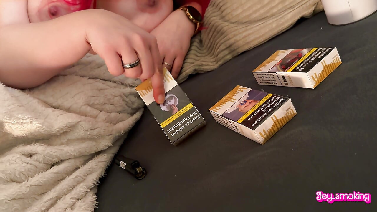 Røyker 2 Marlboro Gold 100s før du legger deg