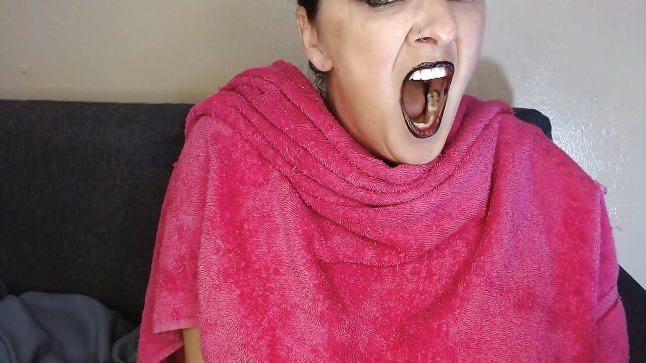 ใหญ่กว้างเปิด Yawning