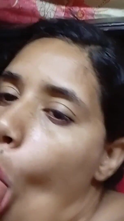 Detik hebat dari "striptis Britanly Brow menggoda suaminya melancap sehingga dia dapat pancutan mani dan pancutan muka"