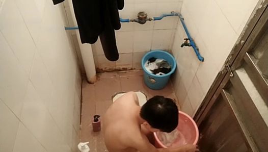 Espontânea foto de colega tomando banho 10