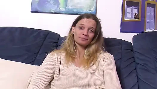 Süße deutsche blondine wichst ihre möse vor der kamera