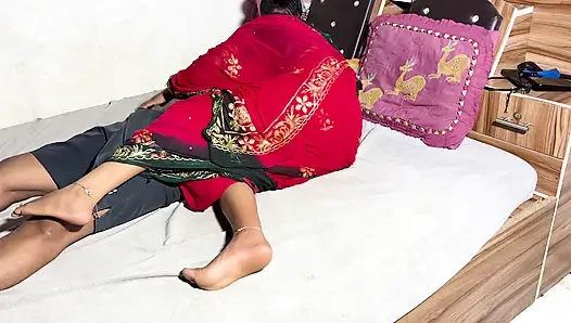 Kakak ipar India menggoda abang iparnya dan hot banget