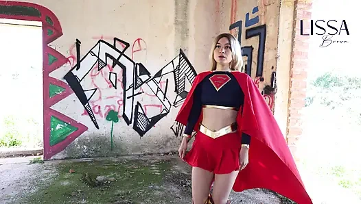 Gadis super ditipu ke sarang penjahat, sekarang dia harus melarikan diri