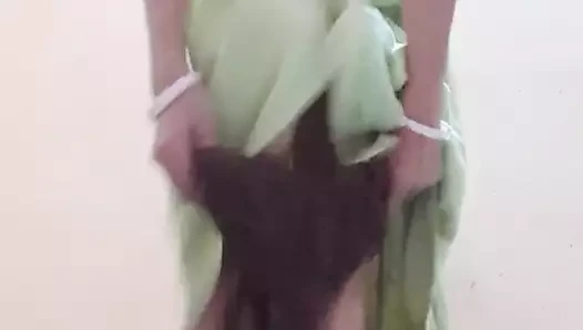 Külotlu bluz ve peticoatlı crossdresser