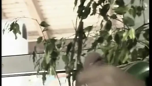 Siyah çoraplı mükemmel sarışın sekreter anal sikiliyor