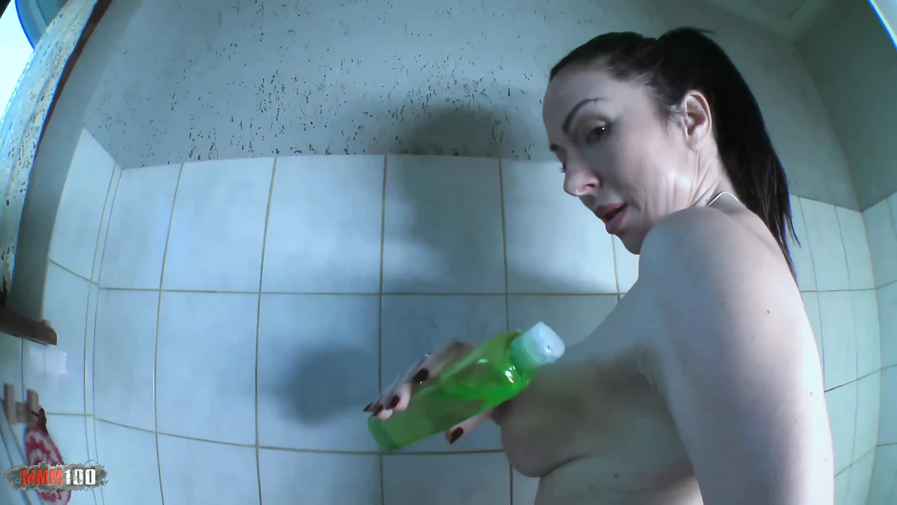 Jordan Perry: Spanish MILF Jordan Perry's Big Ass in the Shower