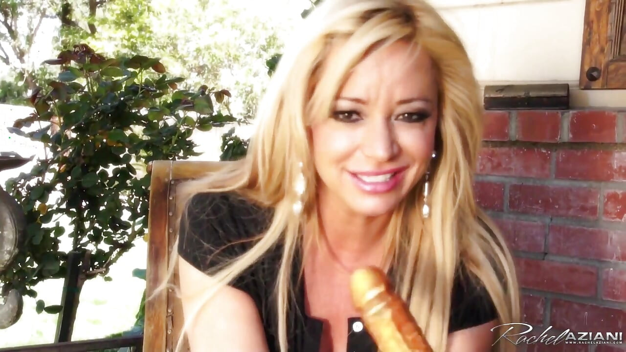 Η Rachel Aziani παίζει με τον εαυτό της για να τη δουν οι γείτονες