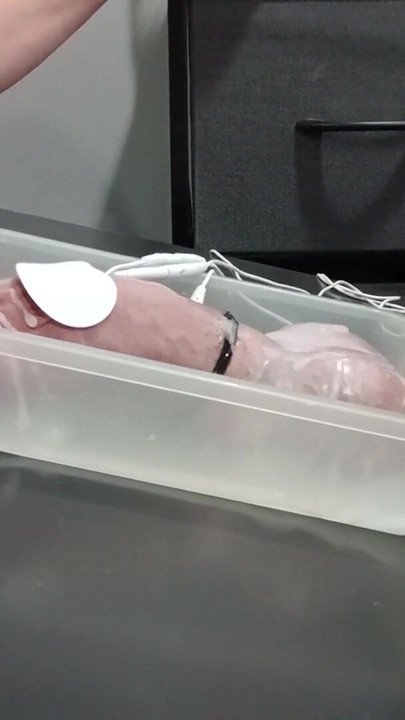 来自“蜡和 2b estim 射液”的迷人时刻