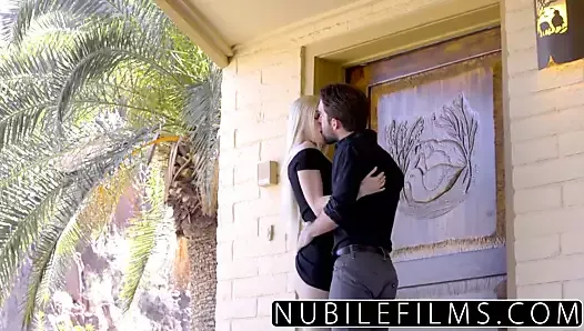 Nubilefilms - La petite blonde Alex Grey baise le mari de son voisin