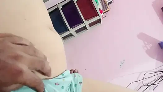 Bhabhi ke tiang dhud ki pijat ki