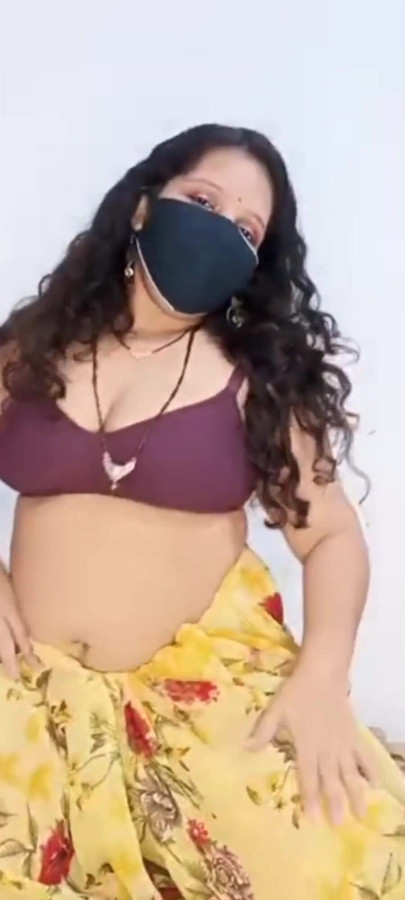 Trenutak koji morate vidjeti iz "Desi indijske tete ki jawani kya mast figure i prljavih razgovora"