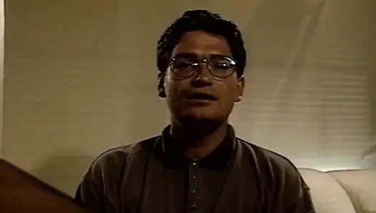 Bu Fransız bayan sıkı amcığını yakın çekimde siktiriyor