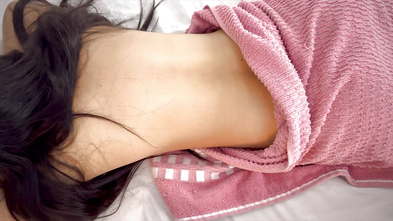 HOTEL WETER KE SATH KI CHUDAI NRI LADY NE MASSAGE AND HARDCORE FUCKING