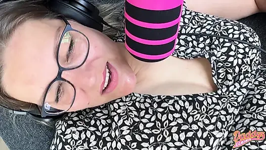 Islak amcığımın sikiş-asmr'si ve emrimde dölleme ile edepsiz konuşma tepkisi videosu