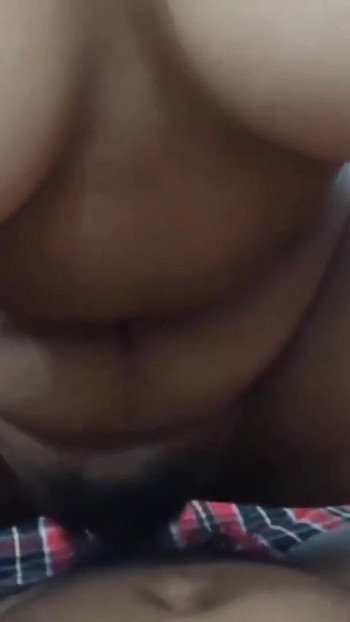 Kayınbiraderi baldızının amını sikiyor. Kayınbiraderi ve baldız | Klip 1