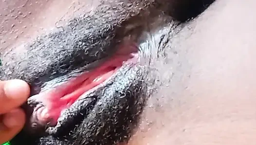 Моя мачеха наблюдает, как я трахаю себя очень жестче