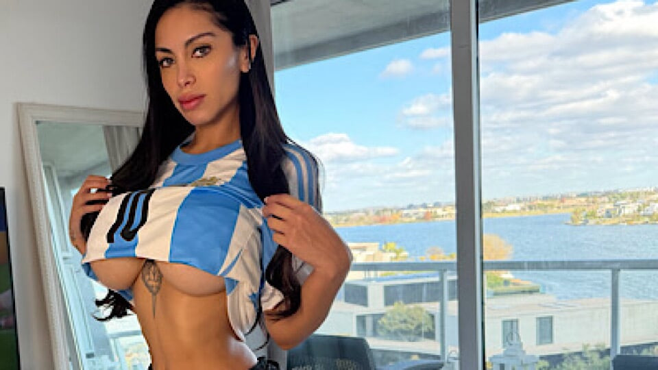 Argentina Wins... Üvey kız kardeşim kontrolünü kaybediyor - lana myers