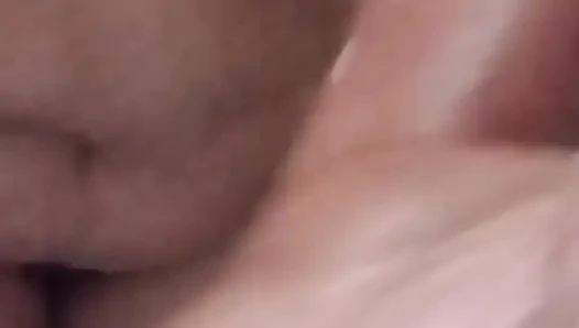 Aku ngirim video aku lagi mandi ke teman suamiku sendiri