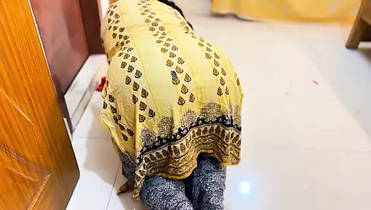 Pernikahan Al'ab Dhat Almuakhrat Alkabirat Walshawniat Ealiqat Taht Alsarir Walan Turid Mumarasat Aljins