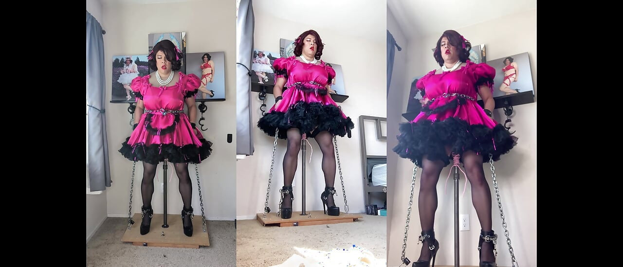 Ružičasta sissy sobarica Candy je zaključana na svom dildo štandu i jaše svoj stub