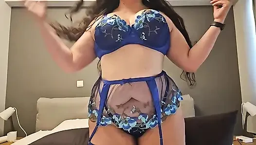 Talinkg about my big fake boobs - suzzy explains her saline expanders - Mastectomized boobs