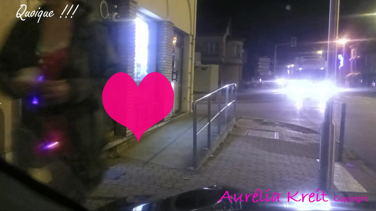 คุณนายคลอสไปที่ตู้เอทีเอ็มเพื่อซานตาคลอส... สุขรีวันคริสต์มาสในชุดเดรส!