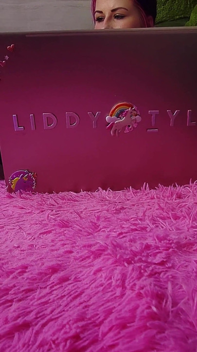 Liddy Tyler probiert die muschi eines anderen mädchens an dem schwanz ihres freundes