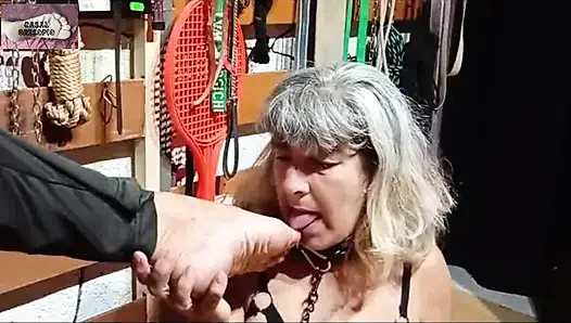 Devot Liebt Ihre Füsse Und Lutscht Den Schwanz Ihres Besitzers 1