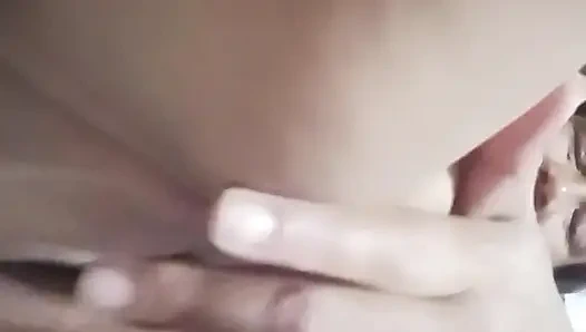 Aku lagi sendirian dan sange berat