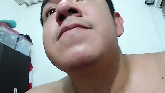 Я застукал мою секретаршу, снимает меня на видео, она предложила мне трахнуть ее, чтобы я кончил три раза