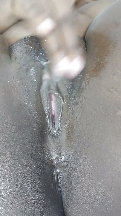 Close-up Extremo da Buceta - Garota Safada com Bucetão se Masturbando Até Gozar!