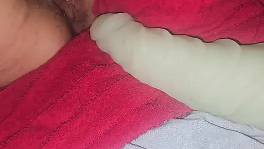 SexyWifededd в первый раз фистингует себя