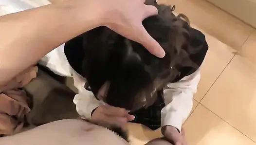 Üniversite üniformalı genç kız sikişiyor