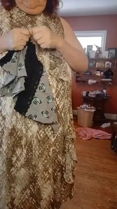 Ganti baju fluffy print sambil bugil