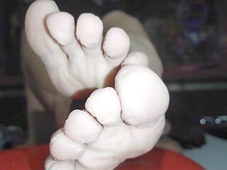 pleasing my biggest fan here on xhamster that want to see me playing with my soles for his foot fetish