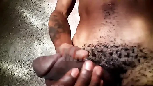 MasterMndSilver showing off and jerking off his big cock