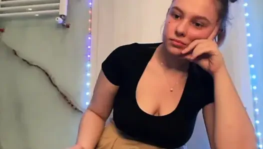 Squirting close up and fingering tight pussy with jucielussie