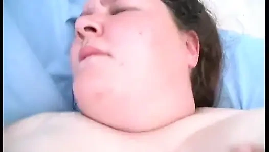 Очень большая женщина занимается сексом