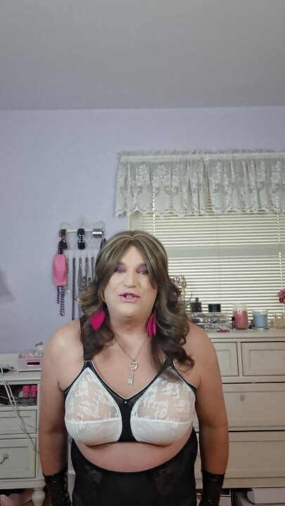 Transvestite Dominatrix Victoria: how our session would go!