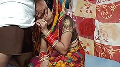 漂亮的印度新婚妻子穿着纱丽服在家做爱 - 德西视频