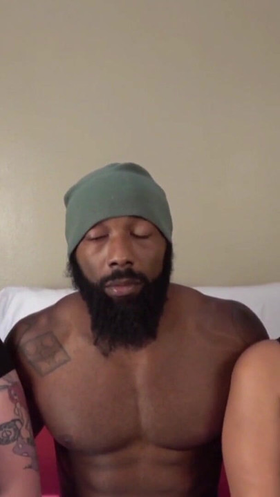 Amatoare disperate mame amatoare cu adevărat mari țâțe mari au parte de pizdele lor strâmte futute tare de o pulă mare și neagră. De asemenea, o grămadă de întâmplări | Clip 1