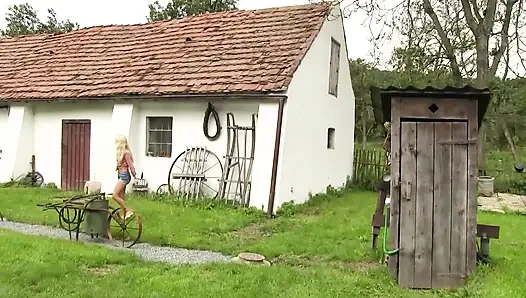 Девушки экспериментируют