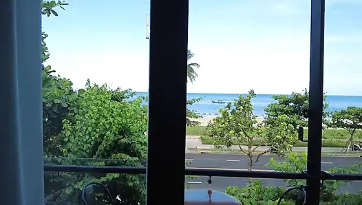 Harika konum seksi vibes! Geleceklerin küçük sinsi görünümü