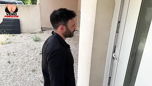 Emlakçı, eşim iş seyahatindeyken beni almaya geliyor!