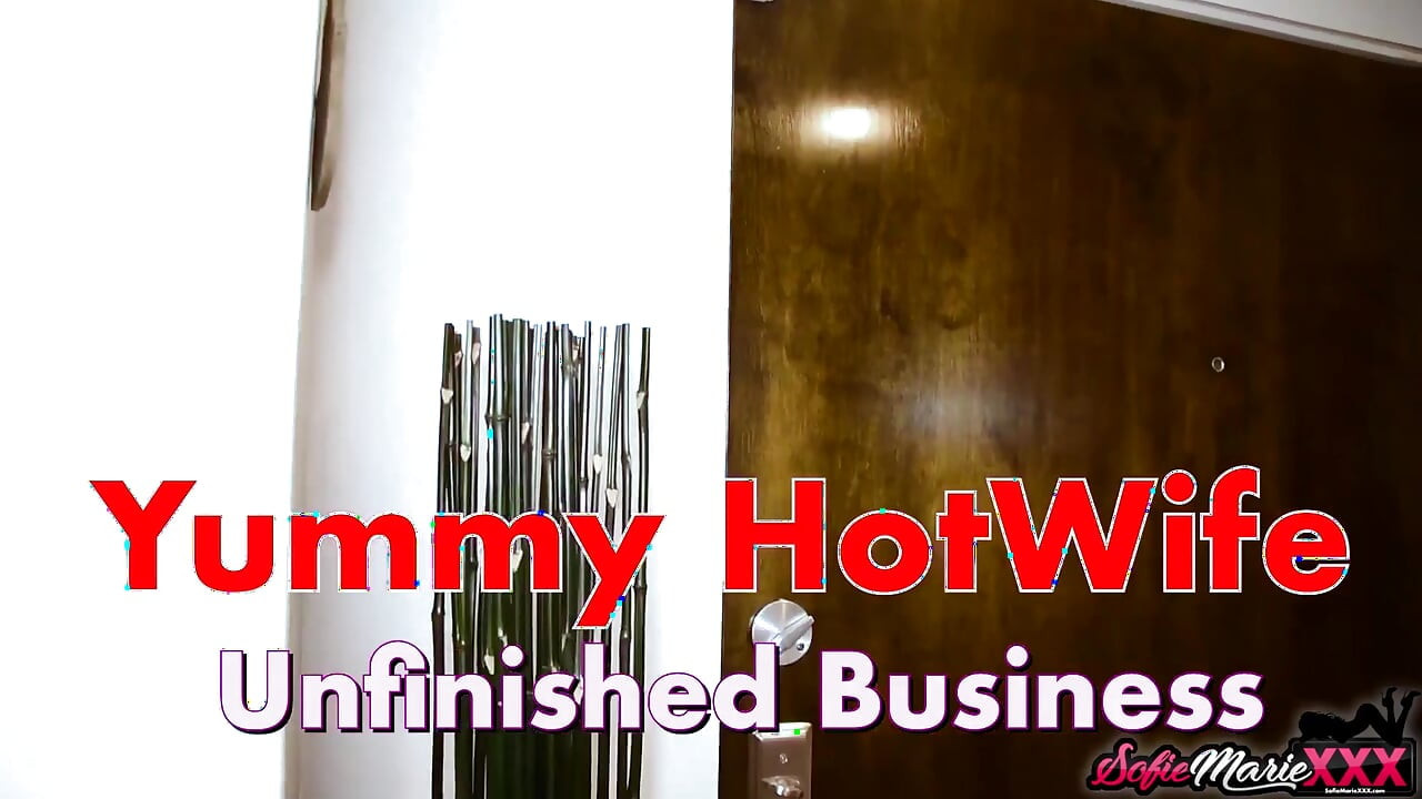 Ama de casa Sofie Marie chupa polla gorda del marido y prueba leche