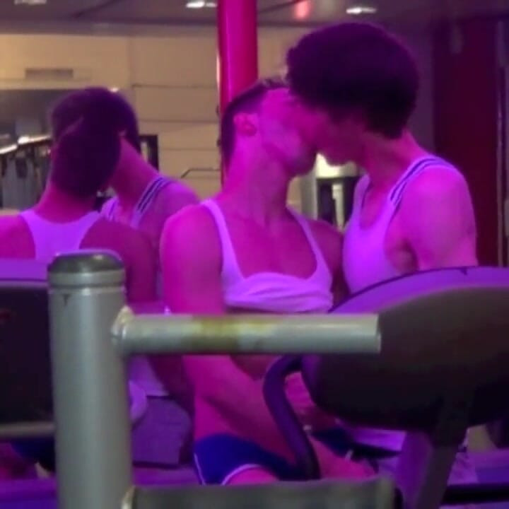 La sexy Gemela Kevin follada por calixte con una gran polla