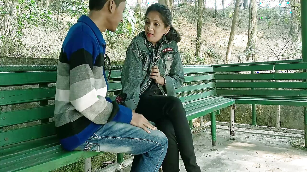 18 Year Old Indian College Boy Hot Sex with Mature Desi Bhabhi Punam