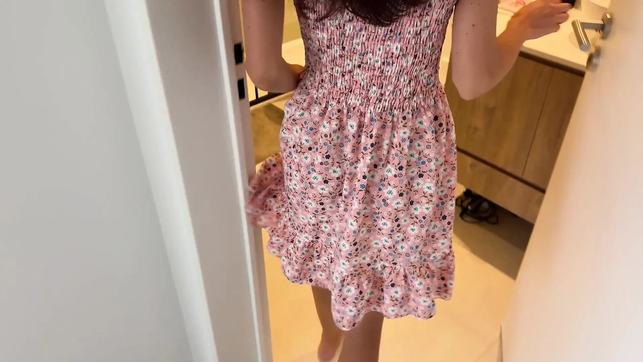 妻子看着她的丈夫操她的朋友