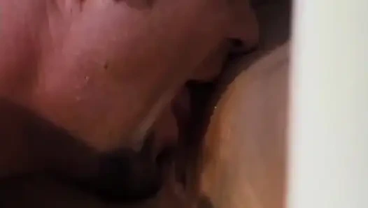 Dil kıllı göt deliğini derinden alıyor - ıslak dilleme bağımlılığı